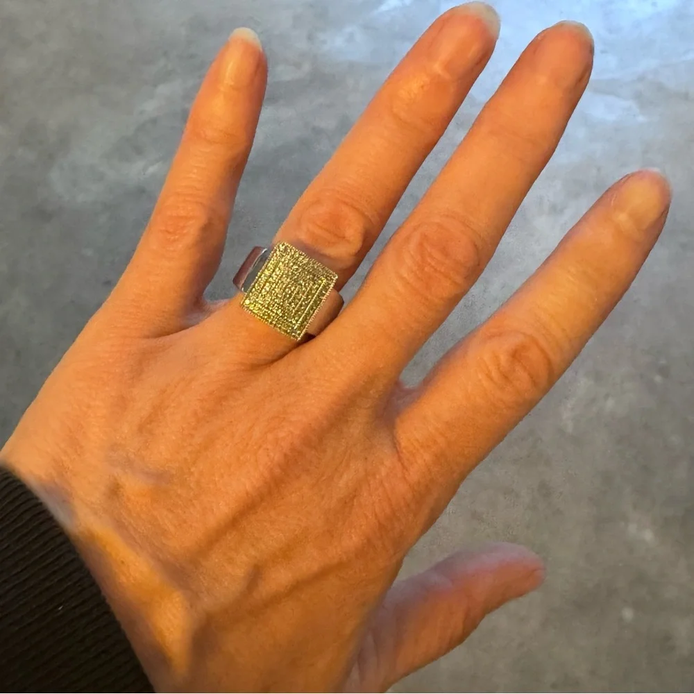 1980s Sterling silver 925 with 82 diamonds cocktail ring in a size 7.25 & 6.92 g
